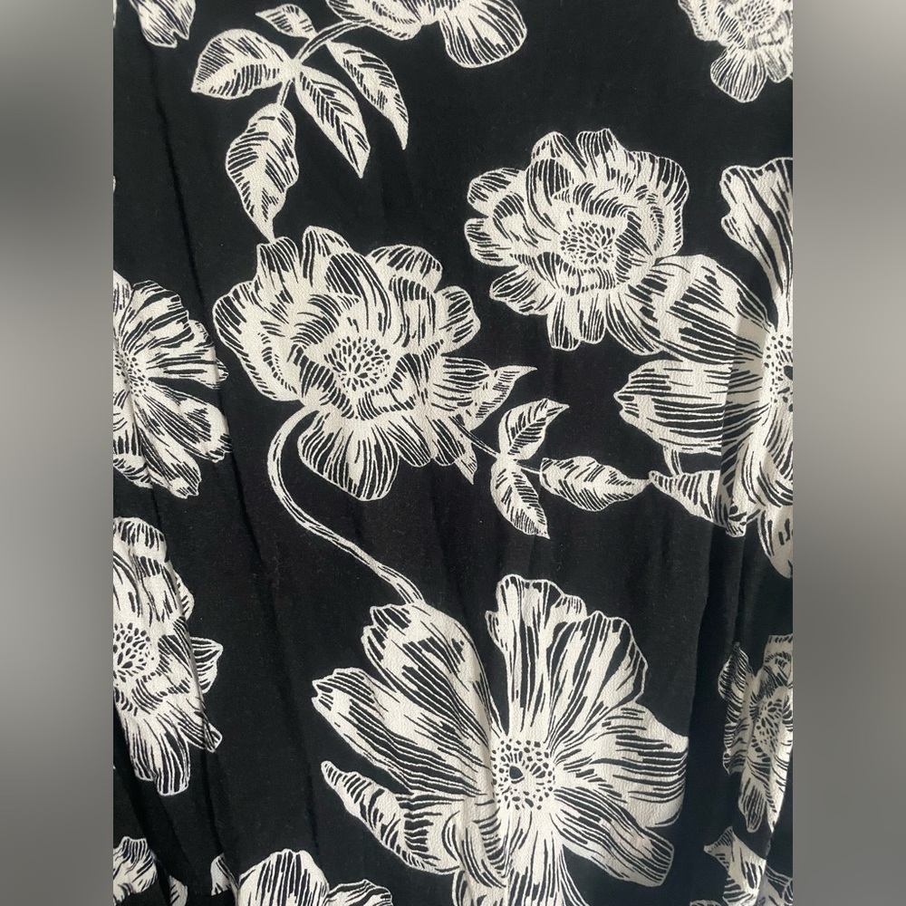 Who What Wear Black and White Floral Dress - Picture 3 of 4